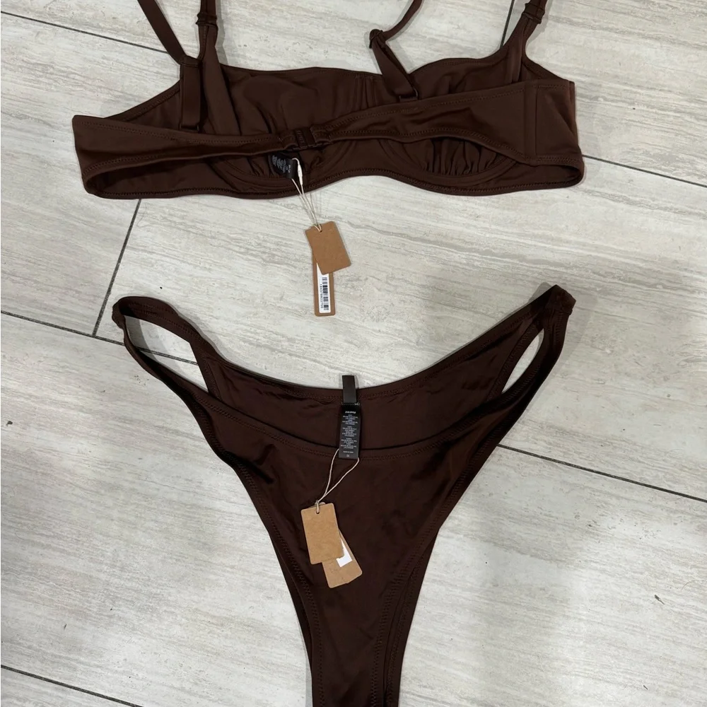 SKIMS Bikini Set bra size 4x and bikini is size 3